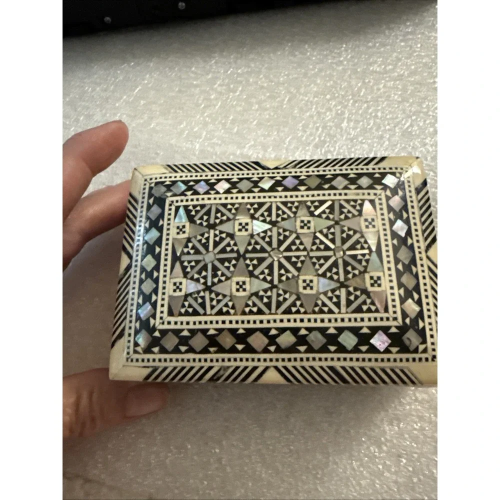 Vintage Mother of Pearl Inlay Wood Box 4